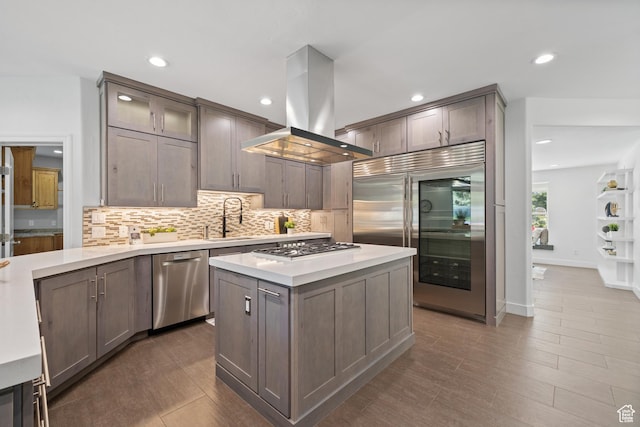 6273 S Oakcrest Cir, Holladay, UT 84121 - kitchen featuring stainless steel appliances, island exhaust hood, backsplash, light countertops, and recessed lighting