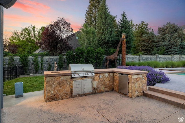 6273 S Oakcrest Cir, Holladay, UT 84121 - fenced backyard featuring area for grilling and a patio area