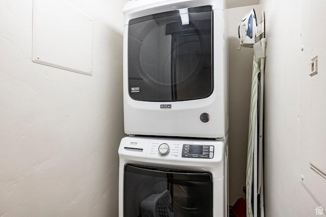 7815 Royal St Unit C259, Park City, UT 84060 - washroom featuring stacked washer / drying machine