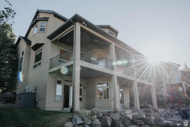 1628 E Lone Oak Dr, Draper, UT 84020 - back of property with stucco siding and a balcony
