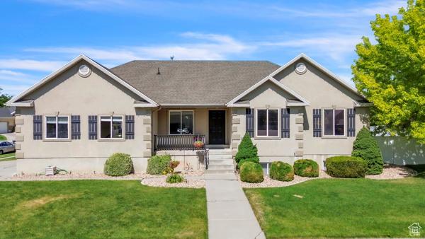 1342 S 1340 E, Spanish Fork, UT 84660 - ranch-style house with a front lawn, a porch, and stucco siding