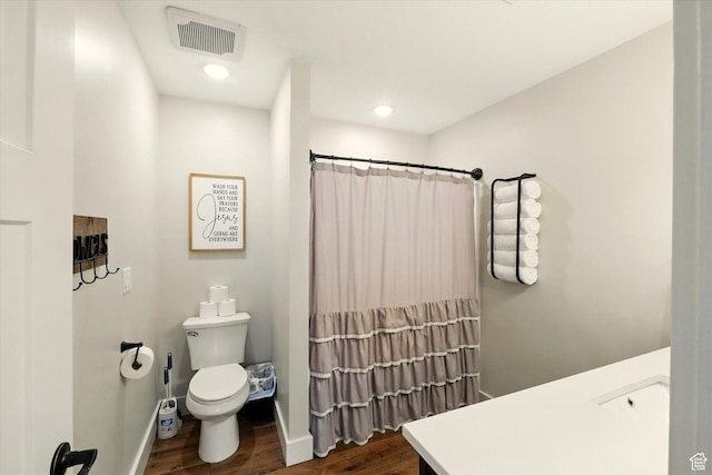 689 W Dee Dr, Garden City, UT 84028 - full bath featuring wood finished floors, vanity, and a shower with curtain