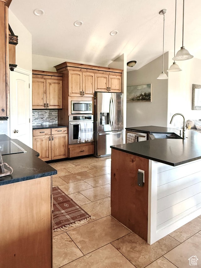 1790 S 940 W, Richfield, UT 84701 - kitchen featuring stainless steel appliances, dark countertops, tasteful backsplash, hanging light fixtures, and recessed lighting
