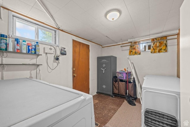 1243 Oak St, Ogden, UT 84401 - laundry room with washer and clothes dryer and dark floors