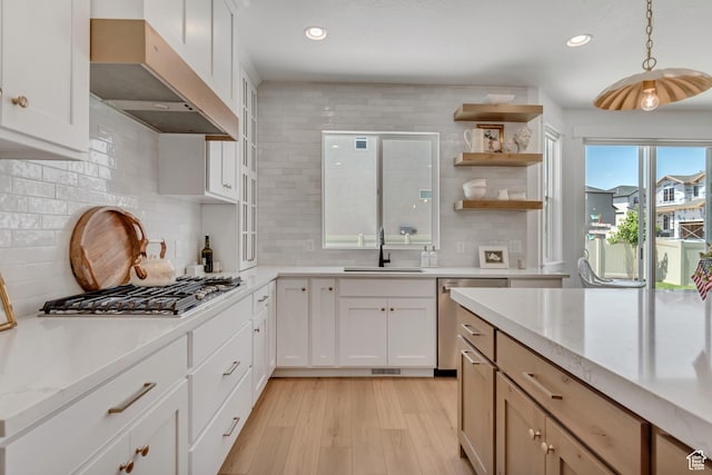 10948 S Samoa Dune Dr Unit 1027, South Jordan, UT 84009 - kitchen featuring appliances with stainless steel finishes, under cabinet range hood, light wood-style flooring, tasteful backsplash, and recessed lighting