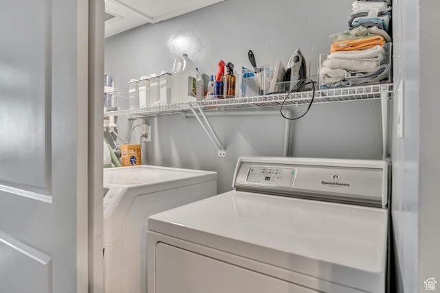 4851 S Woodbridge Dr Unit 38, Holladay, UT 84117 - laundry room with independent washer and dryer