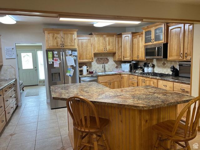 5724 W Darle Ave S, West Valley City, UT 84128 - kitchen featuring stainless steel appliances, a breakfast bar area, and backsplash