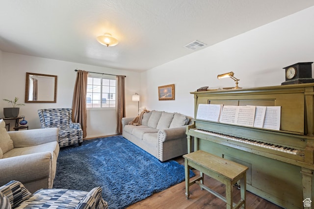 320 S 460 W, Hurricane, UT 84737 - living area with wood finished floors