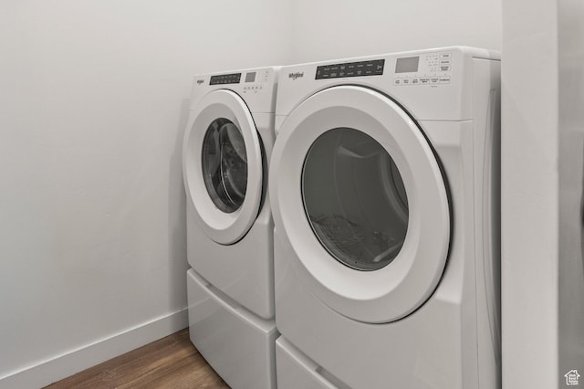 1268 S Raintree Ln, Santaquin, UT 84655 - laundry room featuring washing machine and dryer and wood finished floors
