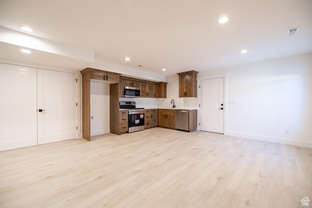 361 E Ventura Blvd, Tooele, UT 84074 - kitchen with appliances with stainless steel finishes, recessed lighting, light wood finished floors, and light countertops