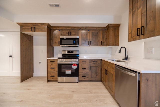 361 E Ventura Blvd, Tooele, UT 84074 - kitchen featuring appliances with stainless steel finishes, light wood-style floors, and light countertops