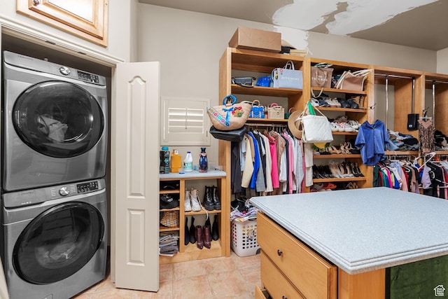 143 E 200 S, St George, UT 84770 - laundry area featuring stacked washer / dryer