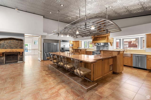 143 E 200 S, St George, UT 84770 - kitchen with stainless steel appliances, a large island, a breakfast bar area, a high ceiling, and light countertops