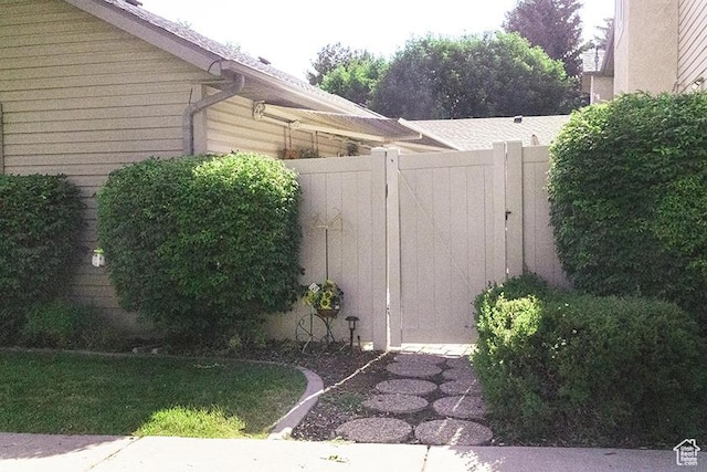 435 W Cobblestone Dr, Providence, UT 84332 - view of yard