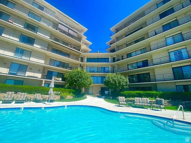 900 S Donner Way E Unit 405, Salt Lake City, UT 84108 - view of community pool