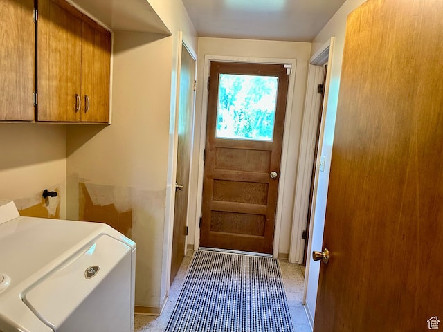 372 E 800 N, Logan, UT 84321 - laundry room with washer / dryer