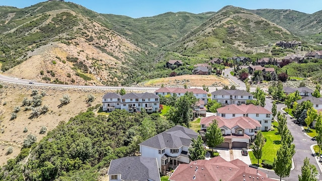 923 E Absaroka Ct S, Draper, UT 84020 - aerial view of residential area with a mountainous background