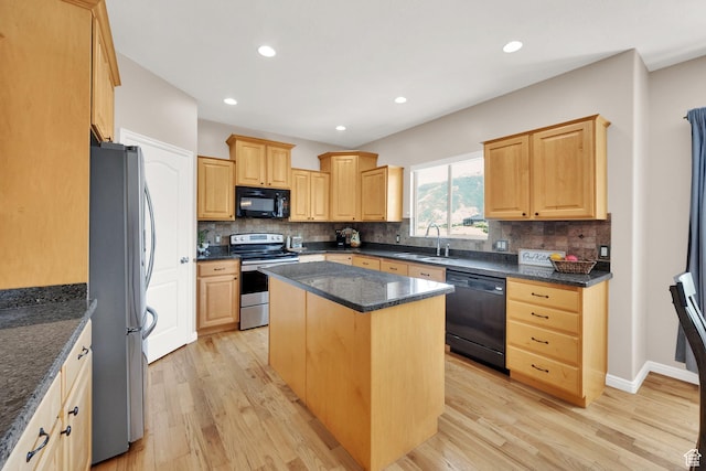 923 E Absaroka Ct S, Draper, UT 84020 - kitchen with black appliances, a center island, light wood-style flooring, backsplash, and recessed lighting