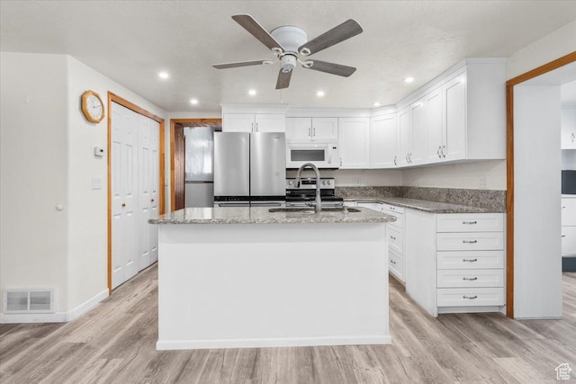 294 W 200 N, Mount Pleasant, UT 84647 - kitchen with white microwave, freestanding refrigerator, light wood-type flooring, a ceiling fan, and recessed lighting