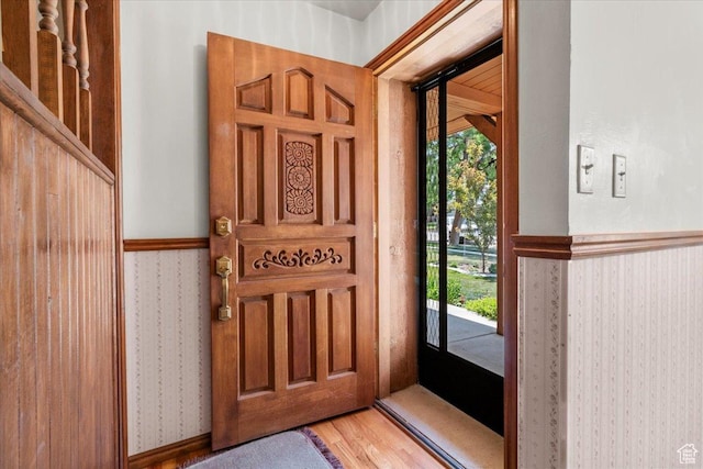 294 W 200 N, Mount Pleasant, UT 84647 - entrance foyer with light wood finished floors and wallpapered walls
