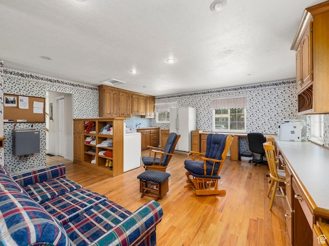 550 S 700 W, Payson, UT 84651 - living room with wallpapered walls, light wood finished floors, plenty of natural light, a textured ceiling, and built in study area