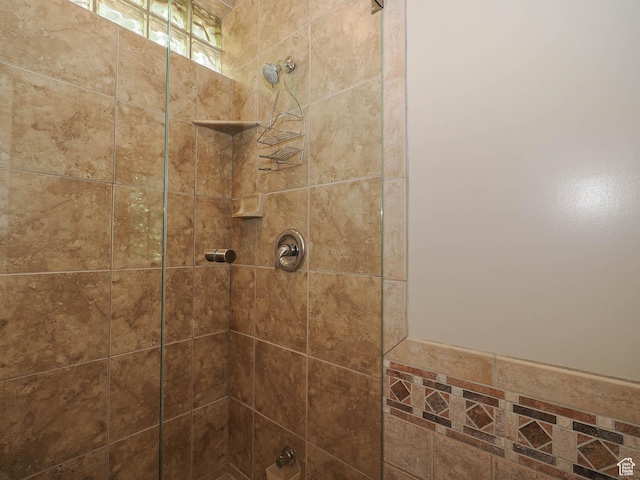 2137 N Pinecrest Canyon Rd Unit 35, Emigration Canyon, UT 84108 - full bath featuring a tile shower