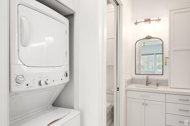 905 S Coldwater Way, Midway, UT 84049 - laundry room featuring stacked washer / dryer