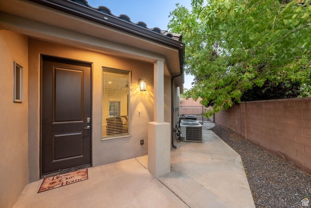 2979 E 3610th Cir S, St George, UT 84790 - property entrance with a patio area and stucco siding