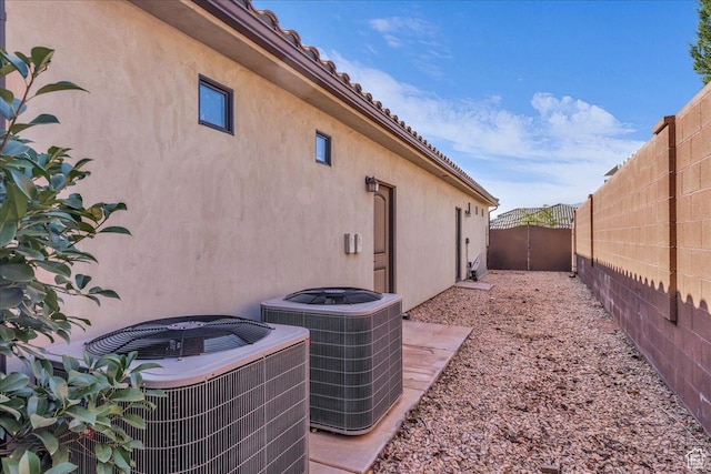 2644 E 3800 S, St George, UT 84790 - view of side of property featuring a fenced backyard and stucco siding
