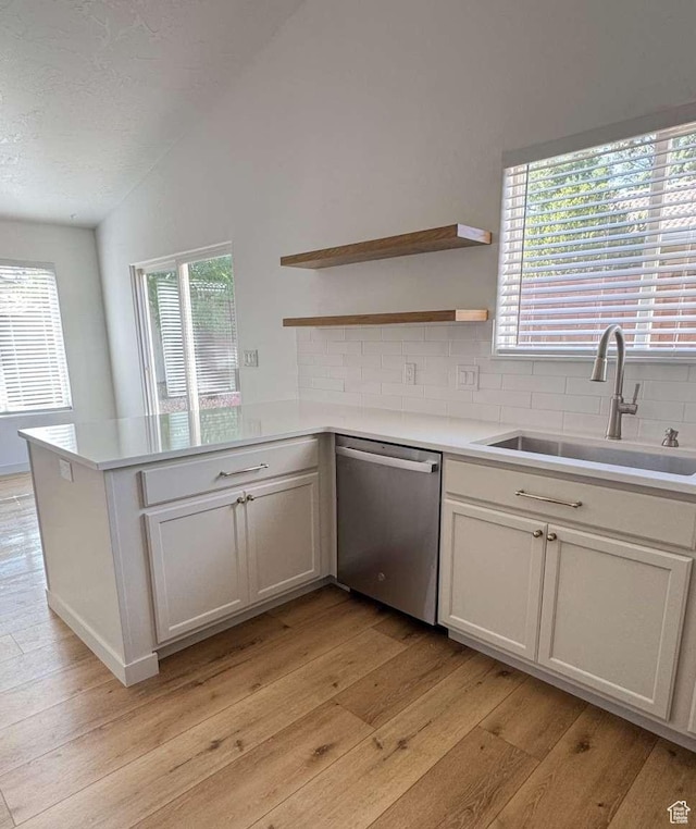319 E 710 S, Ivins, UT 84738 - kitchen with dishwasher, open shelves, backsplash, a peninsula, and light wood finished floors