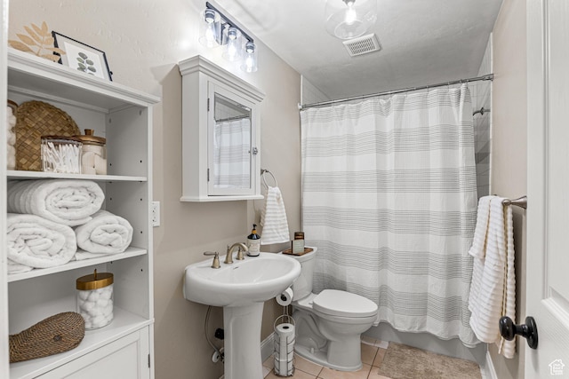 727 S Main St, Mapleton, UT 84664 - full bathroom with tile patterned floors and a shower with curtain