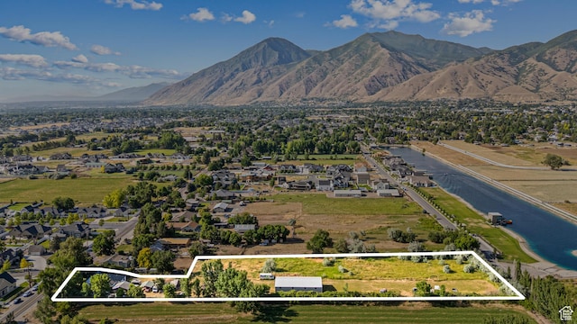 727 S Main St, Mapleton, UT 84664 - aerial view of residential area with property parcel outlined and a mountainous background