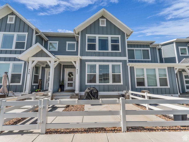 937 W Purpledisk Ct, Saratoga Springs, UT 84045 - townhome / multi-family property with board and batten siding, a gate, and a fenced front yard