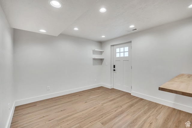1040 E 900 N, Orem, UT 84097 - entrance foyer with light wood-style floors and recessed lighting