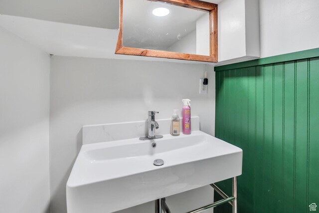 555 N 800 E, Provo, UT 84606 - bathroom featuring a sink