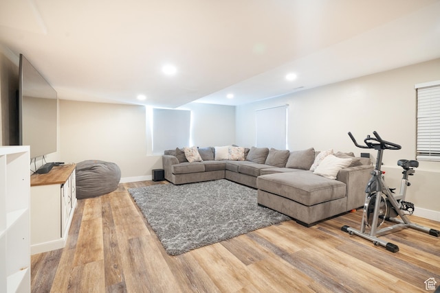 986 View Crest Ln, Kaysville, UT 84037 - living area featuring light wood-style floors and recessed lighting
