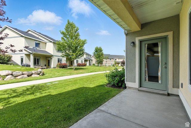 5423 W Black Hills Ln, Herriman, UT 84096 - view of grassy yard featuring a residential view