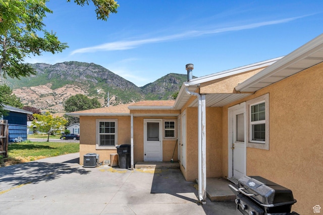 657 N 1100 E, Provo, UT 84606 - entrance to property featuring stucco siding, a patio, and a mountain view