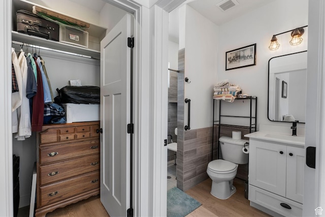 586 N 360 W, La Verkin, UT 84745 - bathroom with a stall shower, vanity, wood finished floors, and tile walls