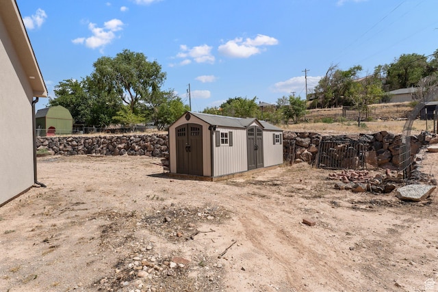 586 N 360 W, La Verkin, UT 84745 - view of yard featuring a storage shed