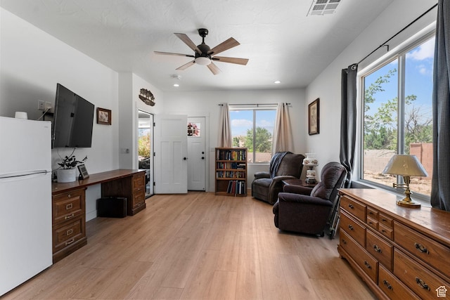 586 N 360 W, La Verkin, UT 84745 - living area featuring light wood-type flooring, ceiling fan, an office area, and recessed lighting