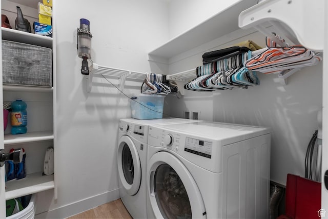 586 N 360 W, La Verkin, UT 84745 - washroom with washing machine and clothes dryer and light wood-style floors