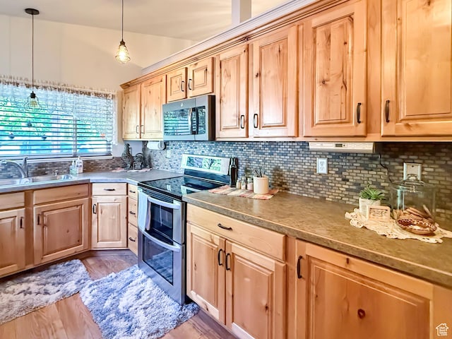 280 W 2400 S, Perry, UT 84302 - kitchen featuring appliances with stainless steel finishes, light brown cabinetry, decorative backsplash, light wood-type flooring, and decorative light fixtures
