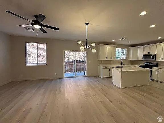840 N Twin Lakes Dr Unit 414, St George, UT 84790 - kitchen featuring stainless steel appliances, light wood-style flooring, white cabinetry, recessed lighting, and open floor plan