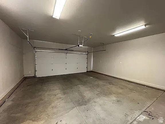 840 N Twin Lakes Dr Unit 414, St George, UT 84790 - garage with a garage door opener