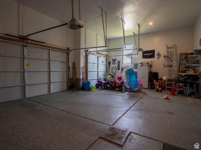 4821 W Juniper Bend Cir Unit 101, Herriman, UT 84096 - garage featuring a garage door opener