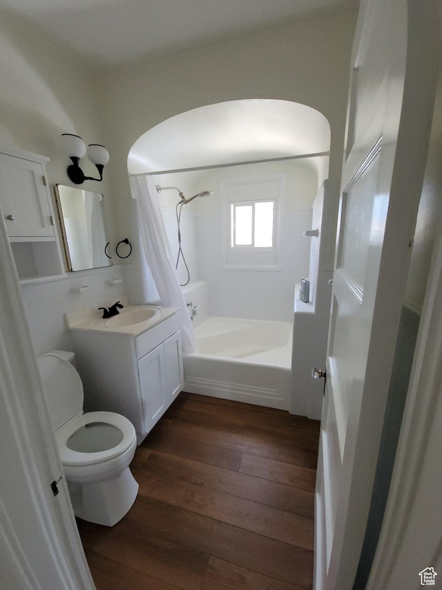 175 N 100 E, Price, UT 84501 - bathroom featuring wood-type flooring, vanity, and shower / washtub combination