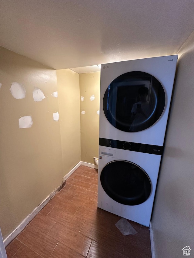 3836 W Jacquelyn St S, West Jordan, UT 84088 - laundry area with stacked washing machine and dryer and baseboards