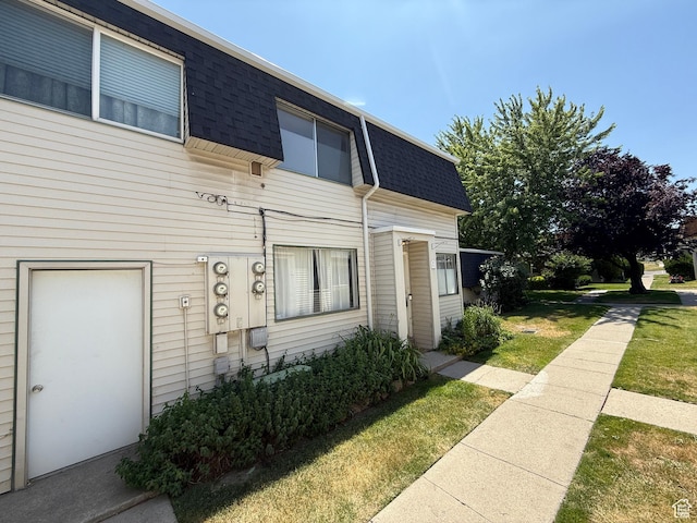 4352 S 1145 W Unit 44C, Salt Lake City, UT 84123 - townhome / multi-family property with roof with shingles, mansard roof, and a front yard