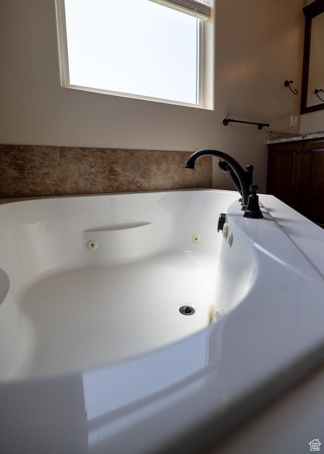 10371 N 400 W, Roosevelt, UT 84066 - bathroom featuring a jetted tub